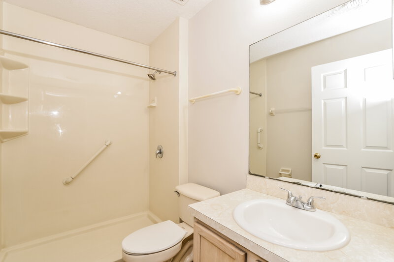 2,220/Mo, 2341 Cobblefield Cir Apopka, FL 32703 Bathroom View