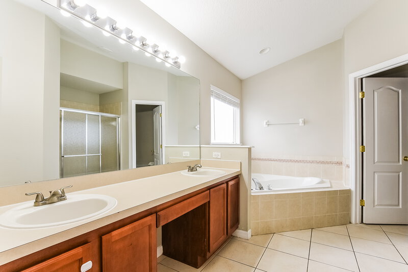 2,430/Mo, 30513 Pga Dr Sorrento, FL 32776 Main Bathroom View