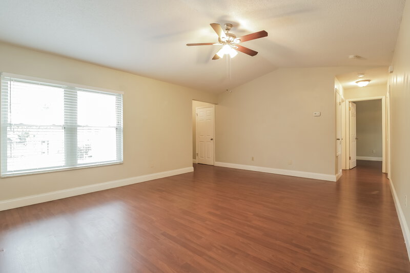 2,405/Mo, 13900 Lena St Orlando, FL 32826 Living Room View 2