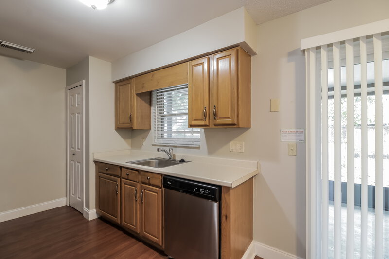 2,405/Mo, 13900 Lena St Orlando, FL 32826 Kitchen View