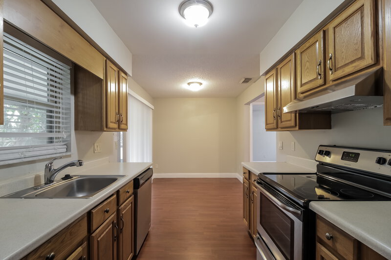 2,405/Mo, 13900 Lena St Orlando, FL 32826 Kitchen View 2