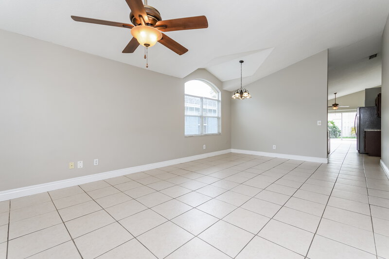 3,920/Mo, 2724 Burwood Ave Orlando, FL 32837 Living Room View