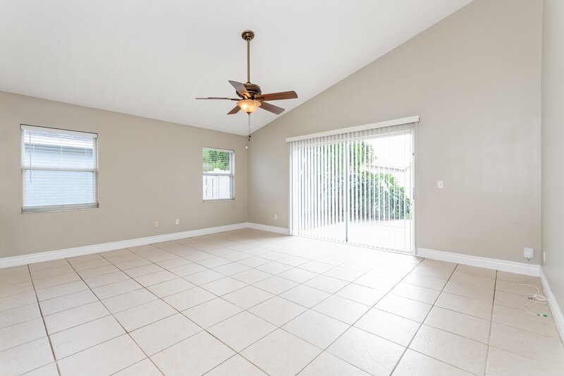 3,920/Mo, 2724 Burwood Ave Orlando, FL 32837 Living Room View 2