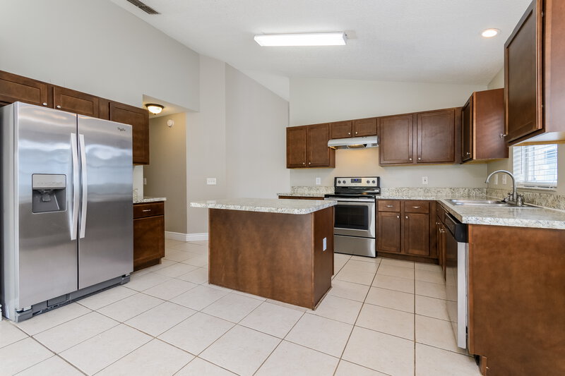 3,920/Mo, 2724 Burwood Ave Orlando, FL 32837 Kitchen View 2