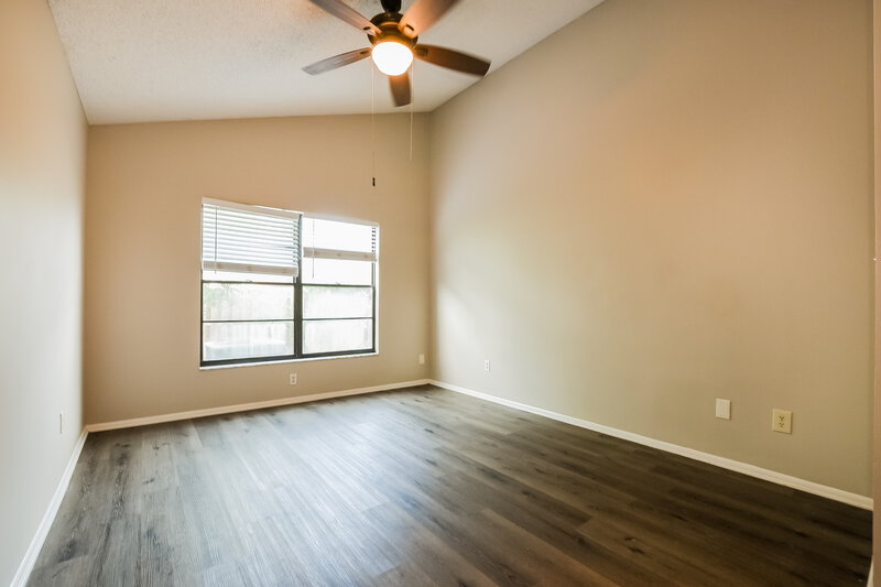 2,370/Mo, 3598 S Saint Lucie Dr Casselberry, FL 32707 Main Bedroom View