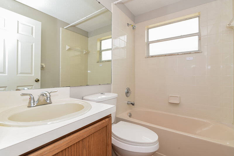 1,905/Mo, 1051 Woodsong Way Clermont, FL 34714 Bathroom View