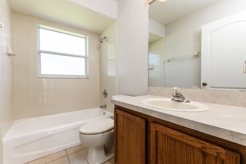 2,645/Mo, 9615 Saragossa St Clermont, FL 34711 Bathroom View