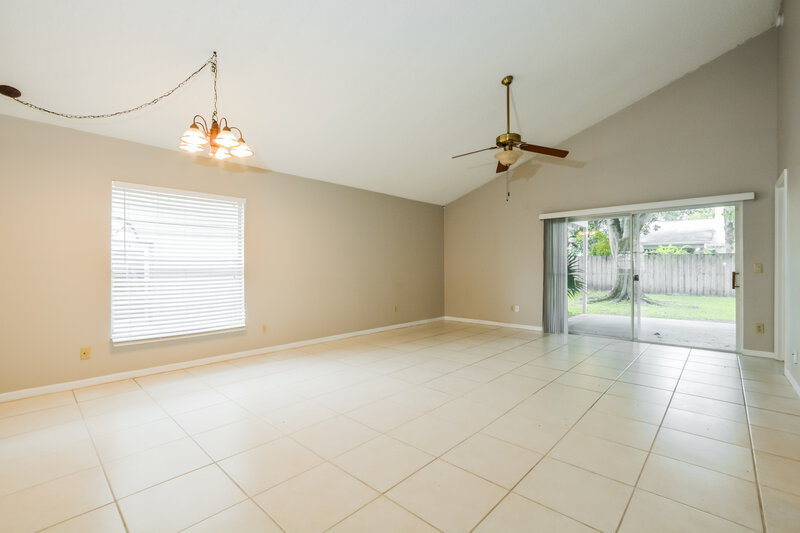 2,100/Mo, 1014 Gotwalt Dr Oviedo, FL 32765 Dining Room View