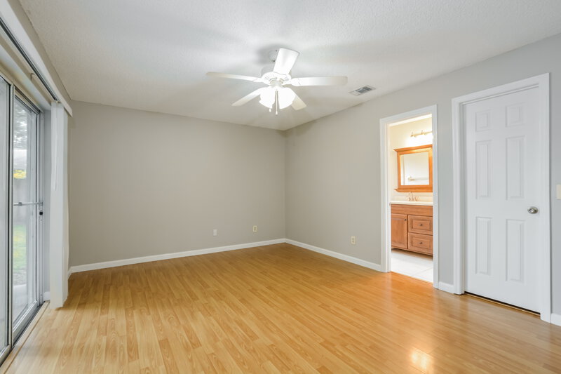 2,100/Mo, 1014 Gotwalt Dr Oviedo, FL 32765 Main Bedroom View