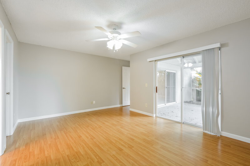 2,100/Mo, 1014 Gotwalt Dr Oviedo, FL 32765 Main Bedroom View 2
