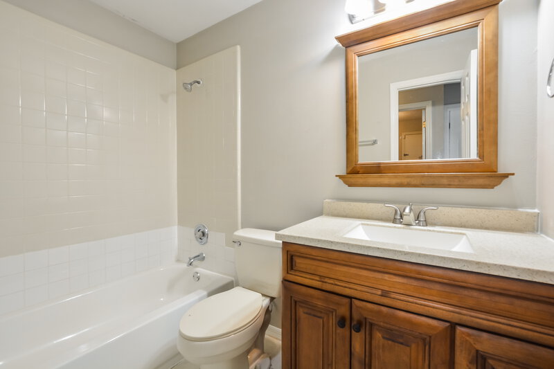 2,100/Mo, 1014 Gotwalt Dr Oviedo, FL 32765 Bathroom View