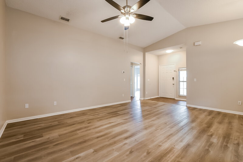 2,325/Mo, 1912 Windsor Oak Dr Apopka, FL 32703 Living Room View