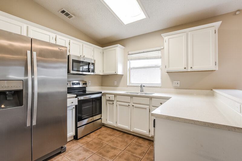 2,325/Mo, 1912 Windsor Oak Dr Apopka, FL 32703 Kitchen View