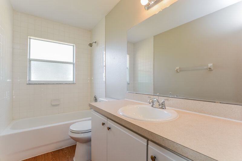 1,965/Mo, 11832 Foxglove Dr Clermont, FL 34711 Bathroom View