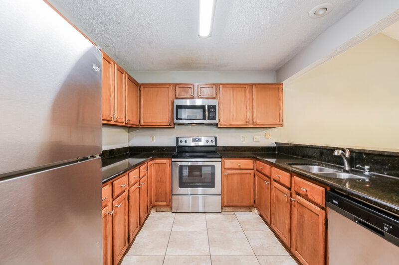 2,490/Mo, 439 E Springtree Way Lake Mary, FL 32746 Kitchen View