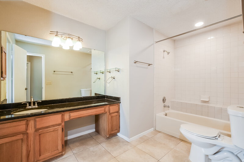 2,490/Mo, 439 E Springtree Way Lake Mary, FL 32746 Main Bathroom View