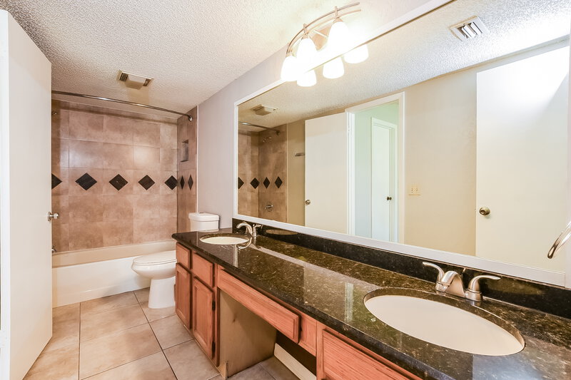 2,490/Mo, 439 E Springtree Way Lake Mary, FL 32746 Bathroom View