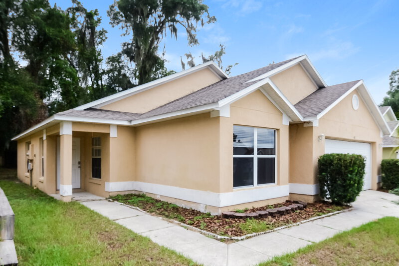 2,045/Mo, 40 N Cervidae Dr Apopka, FL 32703 Front View