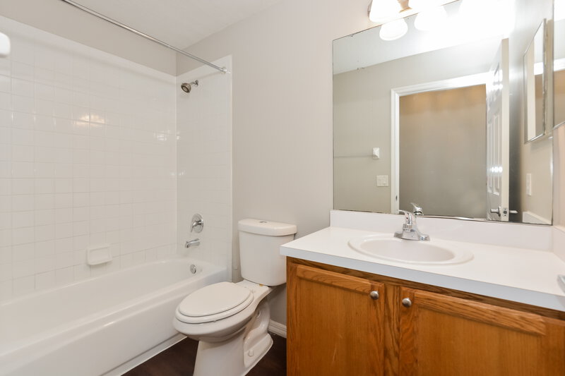 2,045/Mo, 40 N Cervidae Dr Apopka, FL 32703 Bathroom View