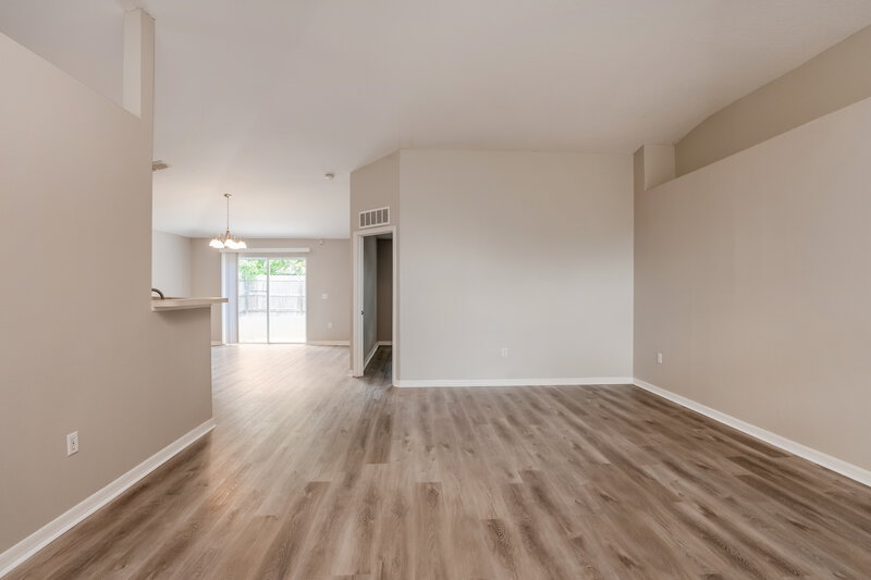 1,830/Mo, 512 Ronshelle Ave Haines City, FL 33844 Living Room View 2