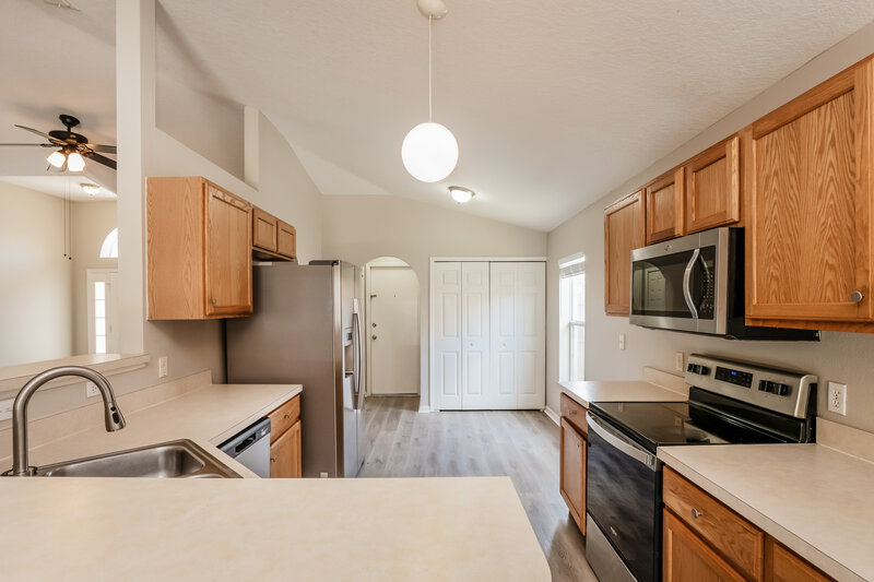 1,830/Mo, 512 Ronshelle Ave Haines City, FL 33844 Kitchen View