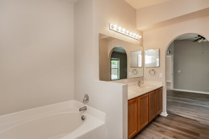 1,830/Mo, 512 Ronshelle Ave Haines City, FL 33844 Main Bathroom View