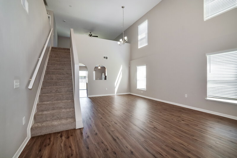 2,055/Mo, 3667 Queens Cove Blvd Winter Haven, FL 33880 Living Room View 2