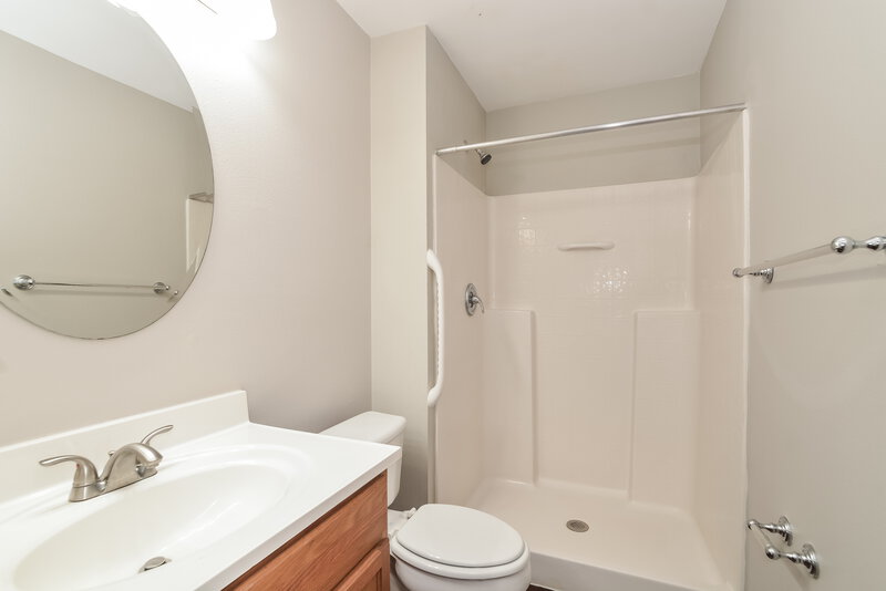 2,055/Mo, 3667 Queens Cove Blvd Winter Haven, FL 33880 Main Bathroom View