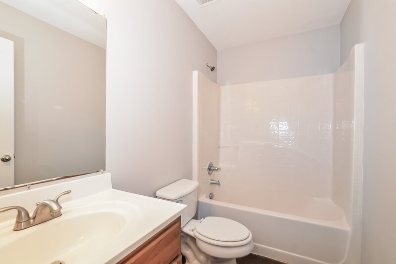 2,055/Mo, 3667 Queens Cove Blvd Winter Haven, FL 33880 Bathroom View