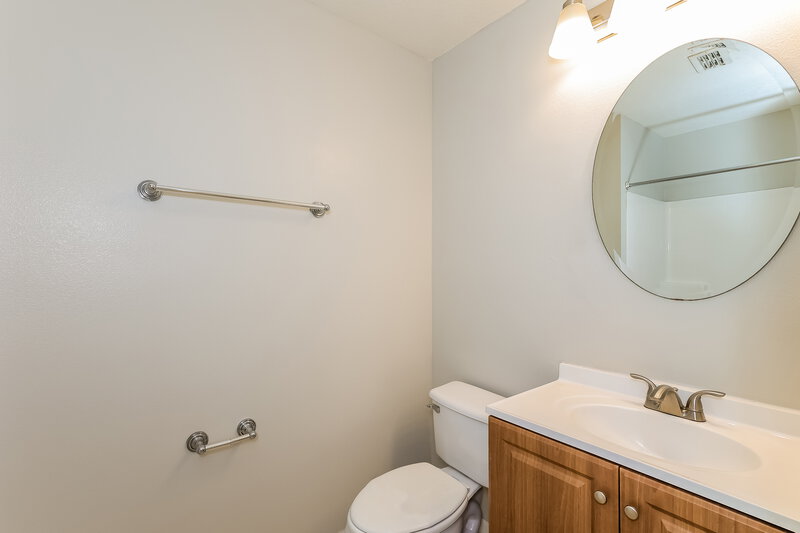 1,795/Mo, 235 Lobelia Dr Davenport, FL 33837 Main Bathroom View