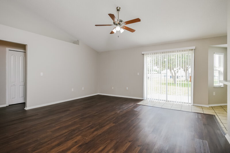 2,000/Mo, 600 Willet Cir Auburndale, FL 33823 Living Room View 3