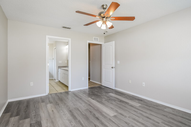 2,000/Mo, 600 Willet Cir Auburndale, FL 33823 Main Bedroom View 2