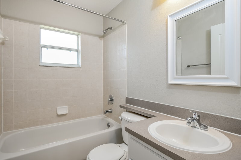 2,000/Mo, 600 Willet Cir Auburndale, FL 33823 Bathroom View