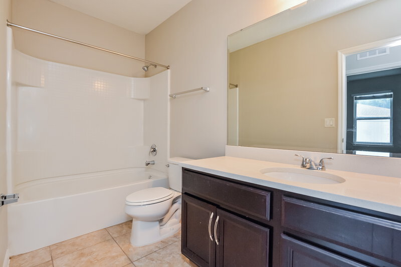 1,865/Mo, 3728 Umbrella Ct Tavares, FL 32778 Bathroom View