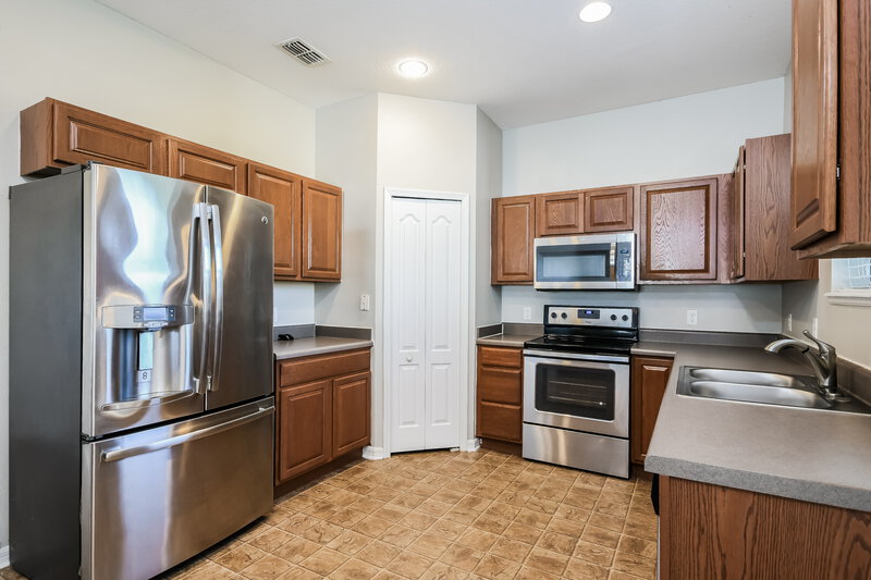 2,035/Mo, 3766 Fieldstone Cir Winter Haven, FL 33881 Kitchen View