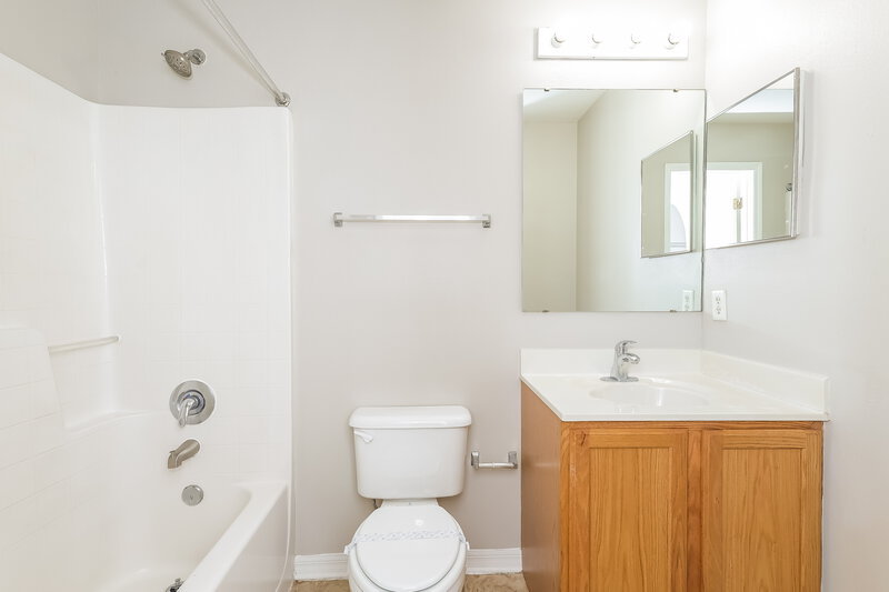 2,770/Mo, 2069 Whispering Trails Blvd Winter Haven, FL 33884 Main Bathroom View