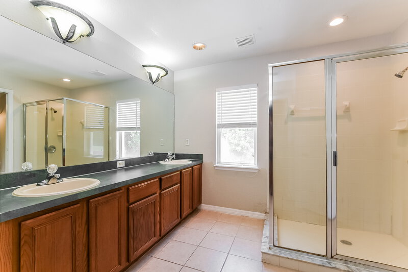 3,520/Mo, 1337 Brandy Lake View Cir Winter Garden, FL 34787 Main Bathroom View