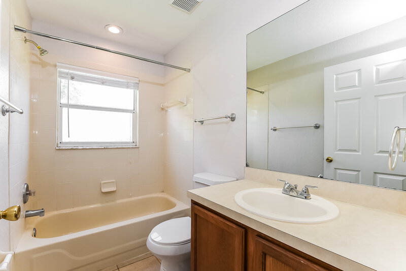 3,520/Mo, 1337 Brandy Lake View Cir Winter Garden, FL 34787 Bathroom View