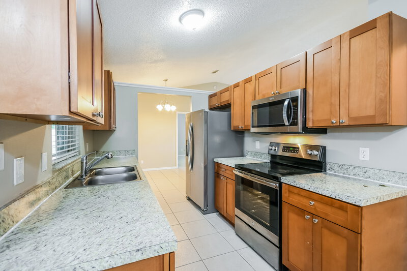 1,995/Mo, 85 Blackberry Creek Dr Saint Cloud, FL 34769 Kitchen View 2