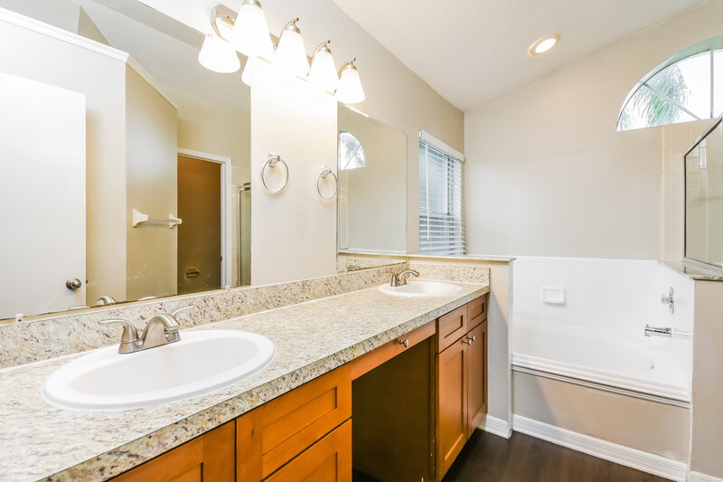 1,995/Mo, 85 Blackberry Creek Dr Saint Cloud, FL 34769 Main Bathroom View