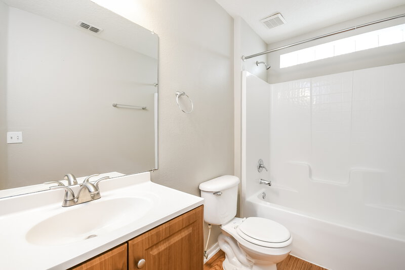 1,805/Mo, 213 Nicholson Dr Davenport, FL 33837 Bathroom View