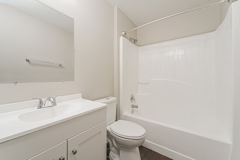 1,975/Mo, 433 Hammerstone Ave Haines City, FL 33844 Bathroom View