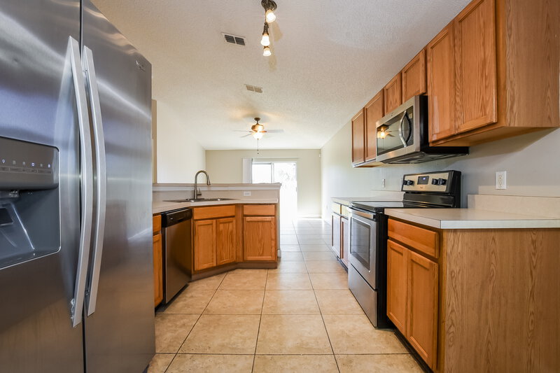 2,215/Mo, 1434 Welch Ridge Ter Apopka, FL 32712 Kitchen View
