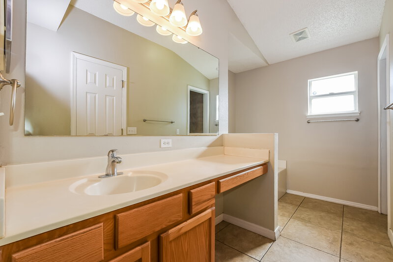 2,215/Mo, 1434 Welch Ridge Ter Apopka, FL 32712 Main Bathroom View