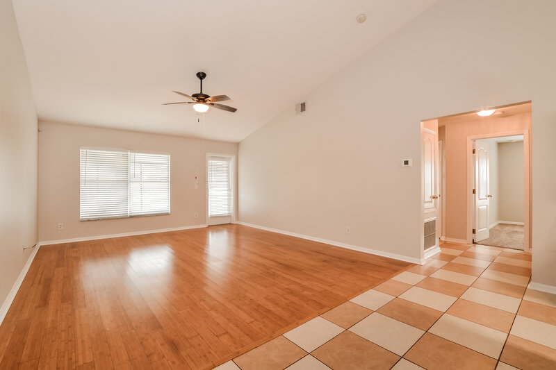 3,570/Mo, 1952 Southern Oak Loop Minneola, FL 34715 Living Room View 2