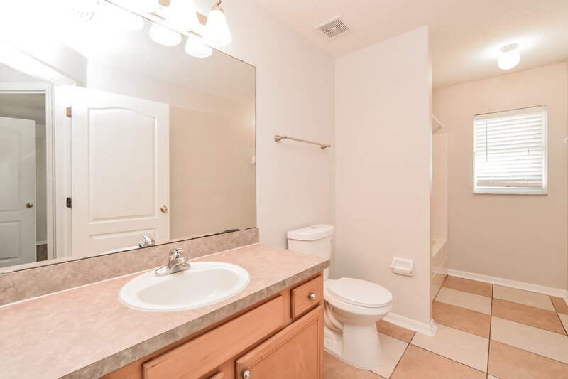 3,570/Mo, 1952 Southern Oak Loop Minneola, FL 34715 Bathroom View