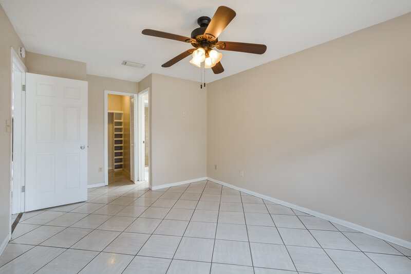 2,180/Mo, 2726 Carlisle Ave Orlando, FL 32826 Main Bedroom View 2