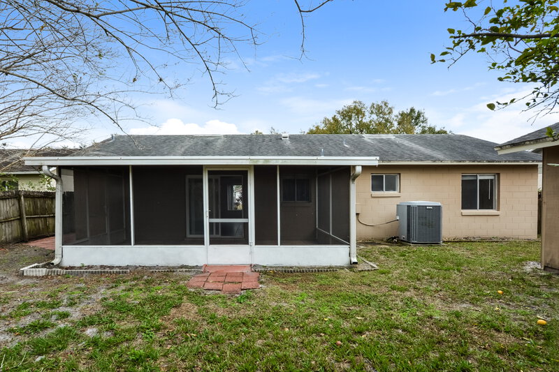 2,180/Mo, 2726 Carlisle Ave Orlando, FL 32826 Rear View
