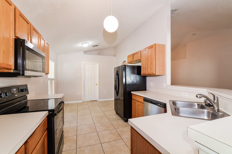 2,115/Mo, 2328 Kingscrest Cir Apopka, FL 32712 Kitchen View 2
