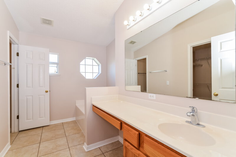 2,115/Mo, 2328 Kingscrest Cir Apopka, FL 32712 Main Bathroom View